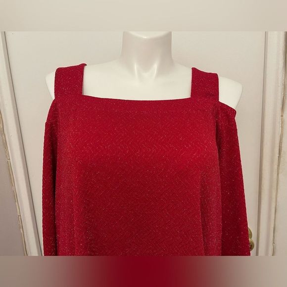 New Catherine’s Plus Size Red Sparkly Glitter Cold Shoulder Top Women’s Petite - Picture 3 of 4